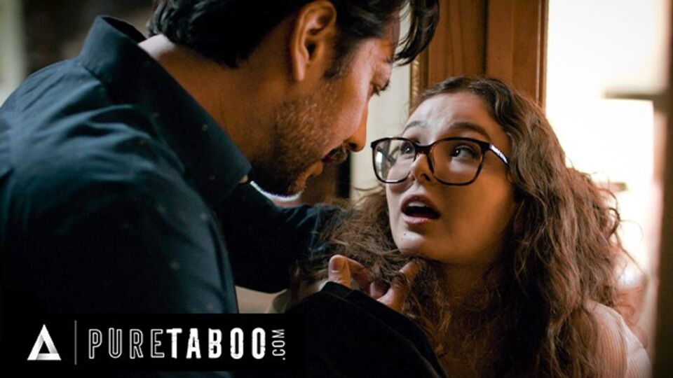 Guarda clip di sorridente Tommy Pistol e Leana Lovings