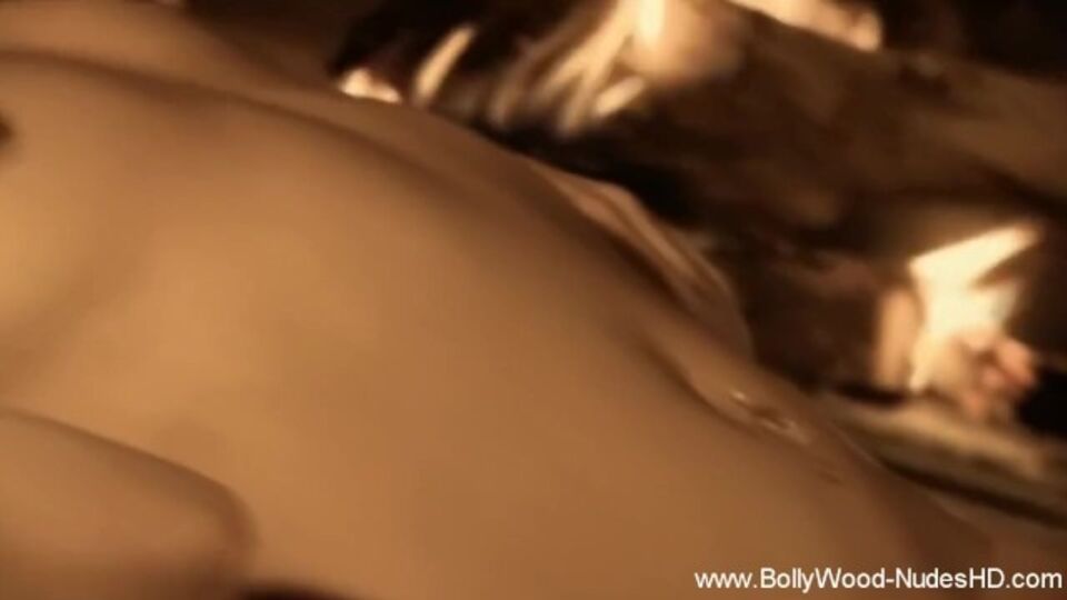 Coinvolgente stretta - videata solo - Bollywood Nudes HD