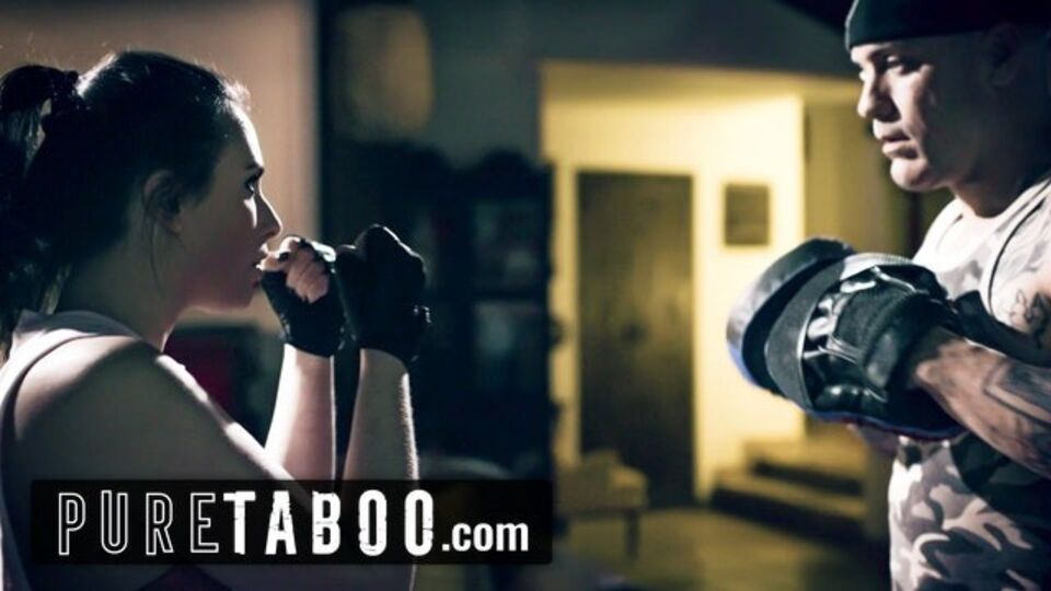 La peligrosa Derrick Pierce y Casey Calvert en clip de sexo por el culo