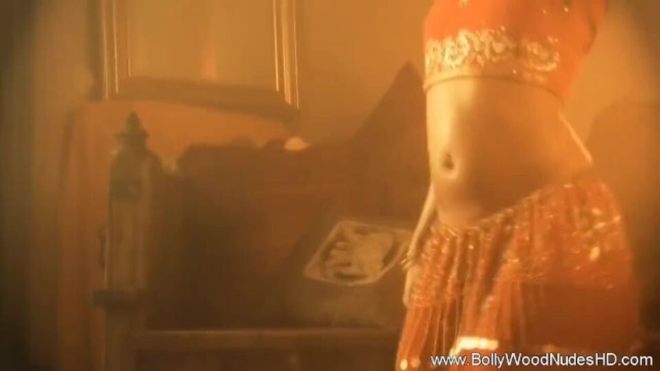 Arcana sgualdrina - clip castana - Bollywood Nudes HD