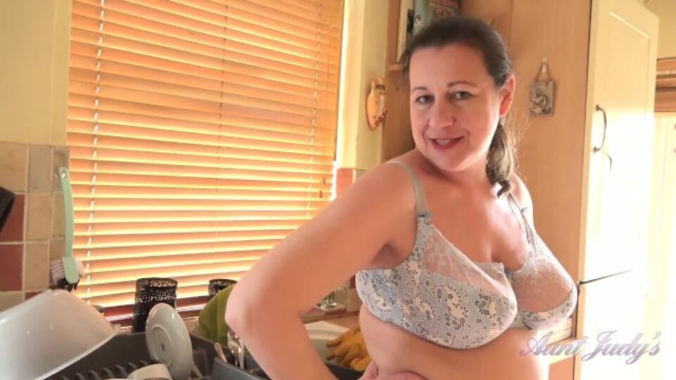 Mira xxx con la perra Eva Jayne y Eva Kay