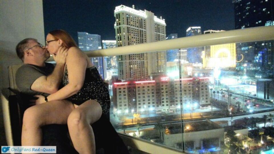 Mira porno con la ingeniosa RedQueen88