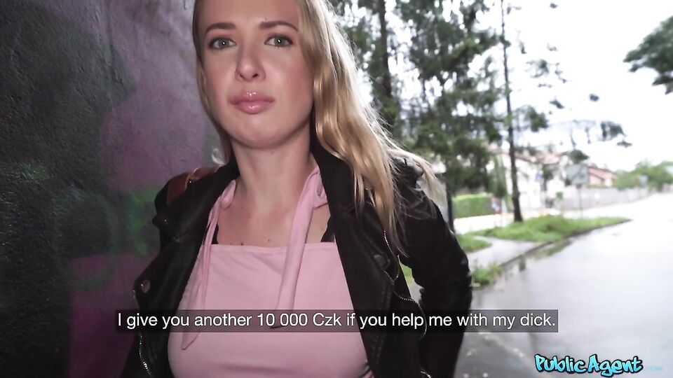 La salvaje Adriana SweetBlonde en pornografía de tetas de tamaño mediano