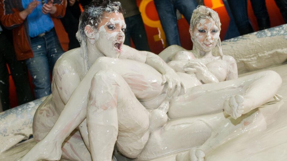 Stella Delcroix y Terri Summers en acción de tetas grandes de Private Stars