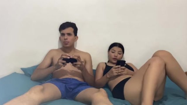 La preciosísima Mckencie12 en tráiler de hembras