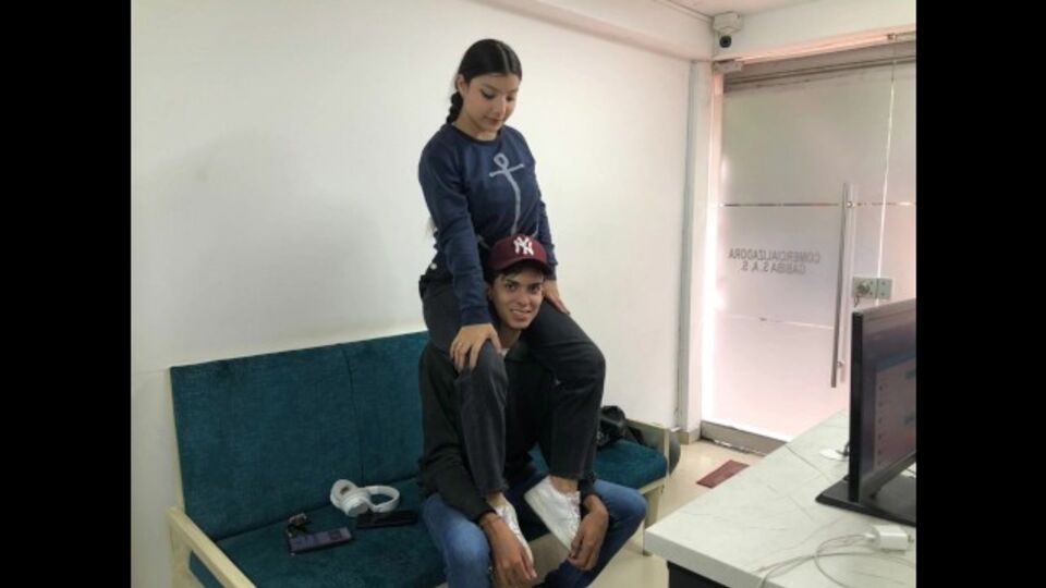 Verified Amateurs presenta pornografía con las rudo de Mckencie12