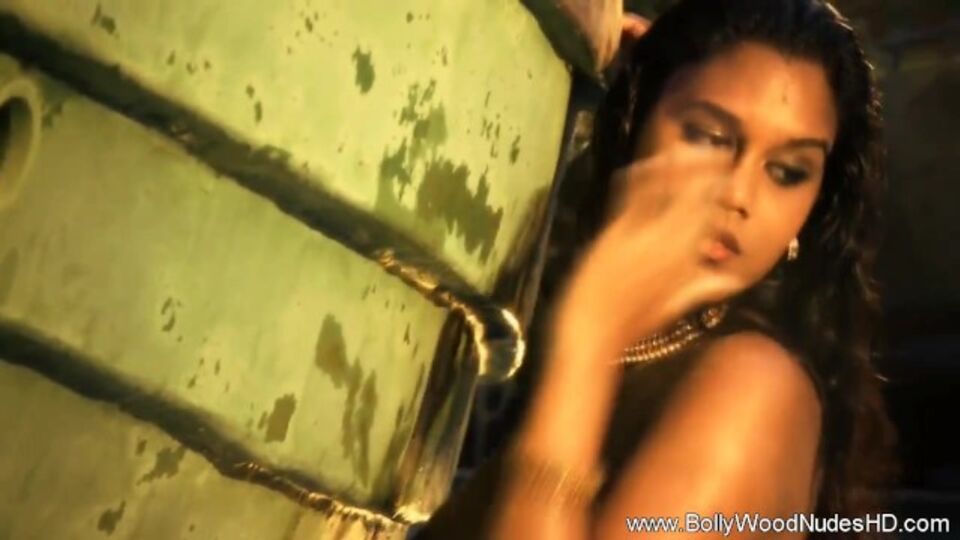 La hambrienta de sexo chica soñada - vídeo de oriental - Bollywood Nudes HD