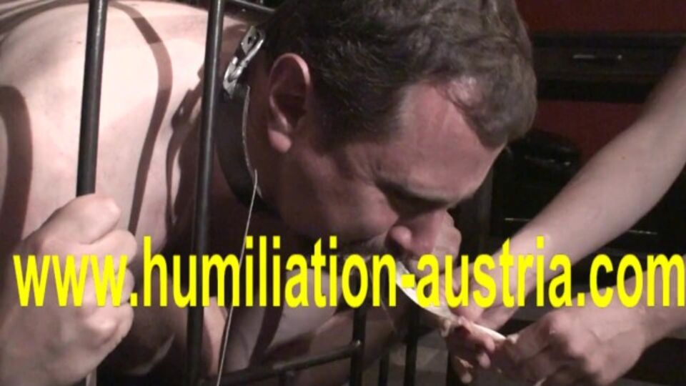 Humiliation Austria presenta clip sputare con Gloria