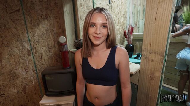 Guarda oscenità di sensuale Giannina e Becky Summers