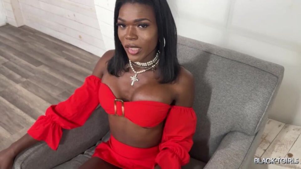 Queen's on couch clip