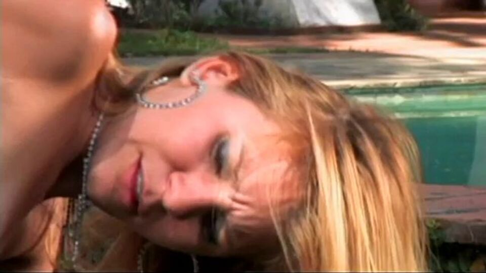 Sneaky Ellen Padilha at fetish trailer
