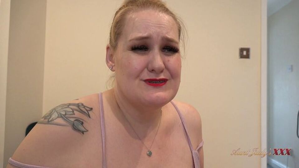 Dollish Becky - big natural tits porn - Aunt Judys XXX