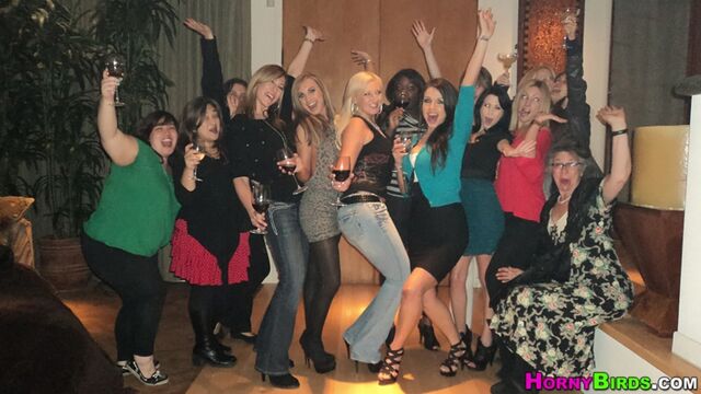 Come-hither Noelani and Joanna's shaved smut