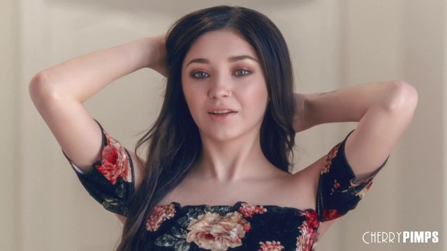 Luna Love और Sia Lust में कुत्ते शैली क्लिप Cherry Pimps द्वारा