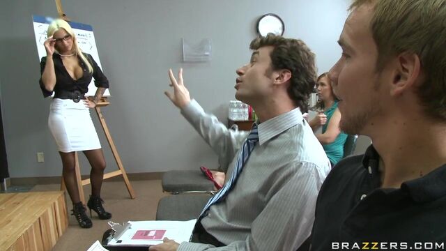 Clip de pipe avec l'agréable Lylith Lavey de Brazzers Exxtra