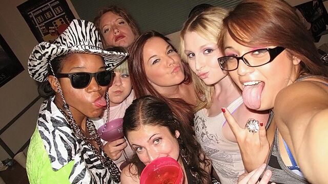 RK Prime presenta toma con las amateur de Flower y Kash