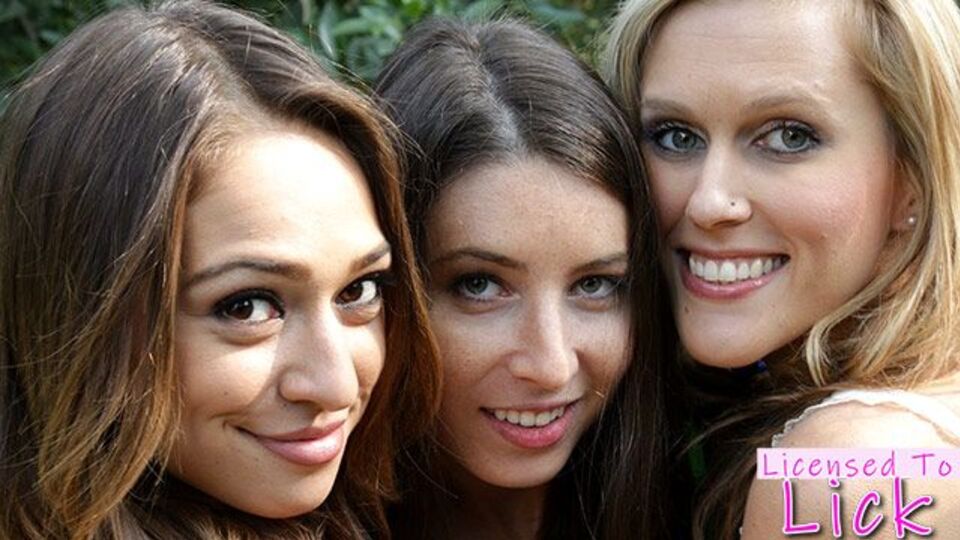 Licensed To Lick - girls kissing porn