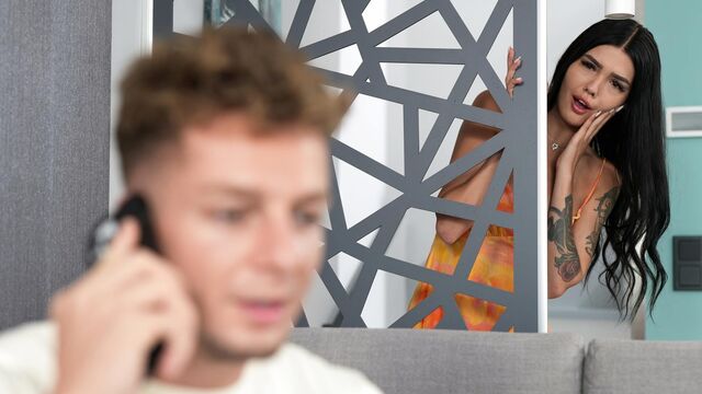 Escena de oral protagonizado por la brillante Luna Bunny