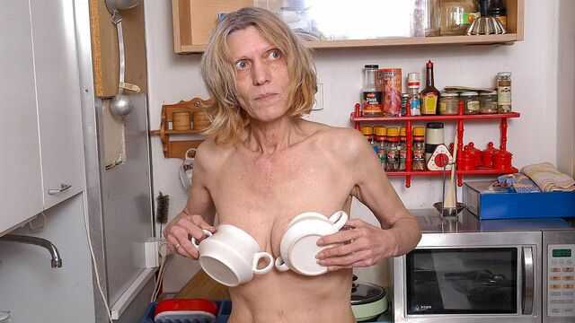 Delicious Pauline at lesbian action