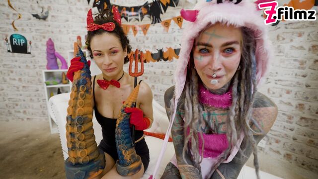 Z-filmz-originals प्रस्तुत करता है Anuskatzz और Stacy Bloom का पप्पी क्लिप
