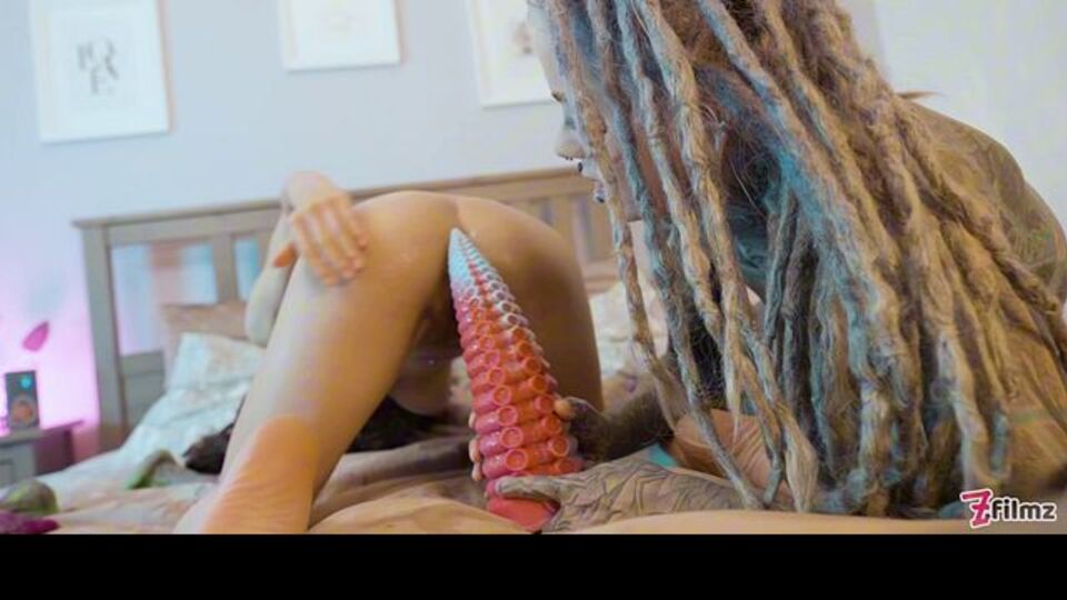 Flawless Stacy Bloom and Anuskatzz - tattoo piercing sex - Dirty Dreaz