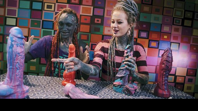 Dirty Dreaz présente film gode de Anuskatzz et Lily Lu