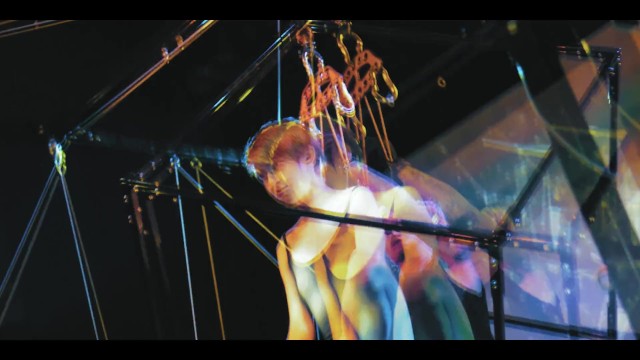 La tentadora reina en vídeo de pequeño