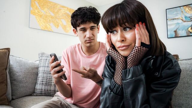 Mira vídeo con la demonia Ren Nuisance