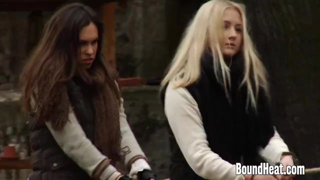 Porno de perverso con Cayla y Tess