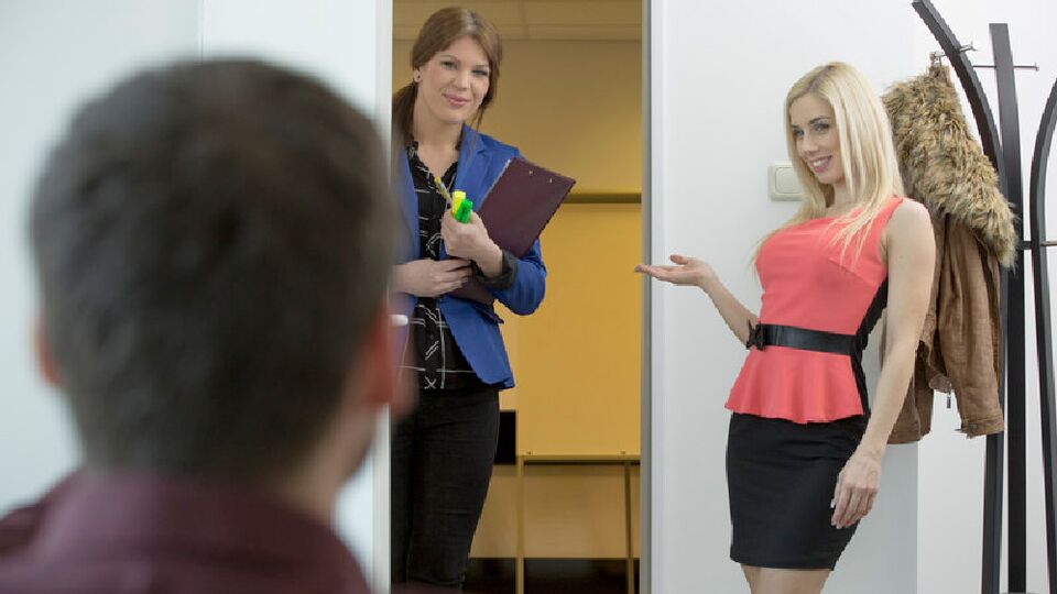 Office Obsession präsentiert Annie Wolf's Mittelgroße Titten Sexfilm