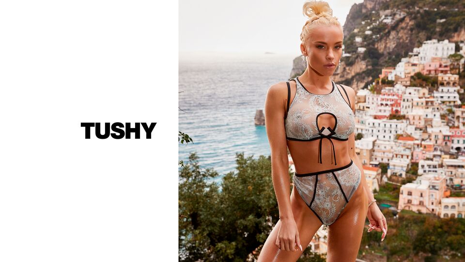 Lara Frost in sesso flessibile di Tushy