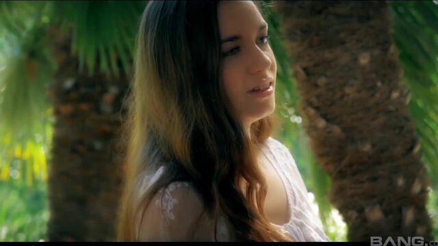 Tesuda Tali Dova estrelando em jovem safado